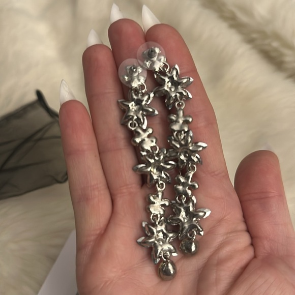 NON SIGNE/UNSIGNED MOTIFS FLORAUX EARRINGS - Picture 3 of 3